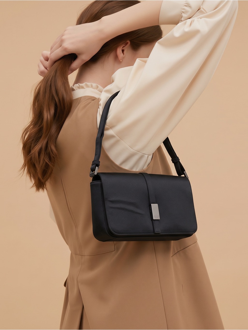 Gucci Satin Mini Flap Mini Shoulder Handbag in Black